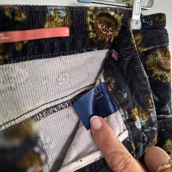 Anthropologie Pilcro The Icon Flare Low-Rise Corduroy Floral Pants - Picture 7 of 12